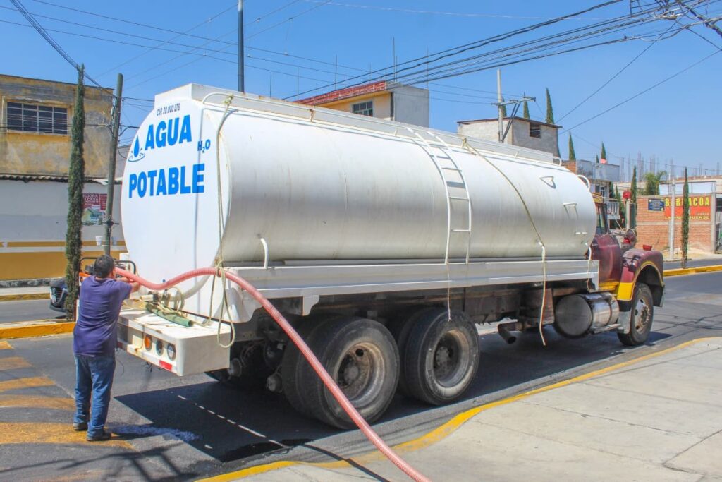 GARANTIZA ROBERTO SOLÍS ABASTO DE AGUA EN EL PRIMER BARRIO DURANTE REHABILITACIÓN DEL POZO «EL PIRUL»