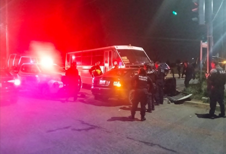 Recuperan vehículo con reporte de robo tras persecución en Coronango