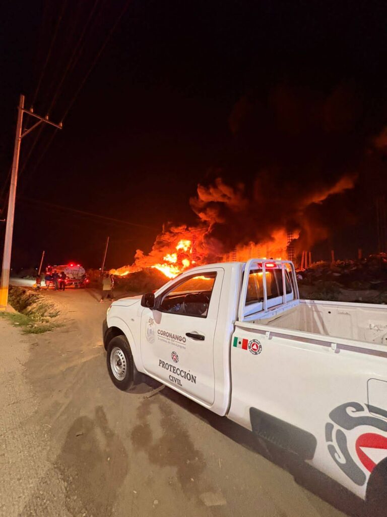 Controlan incendio en lote baldío de San Francisco Ocotlán; no hay lesionados