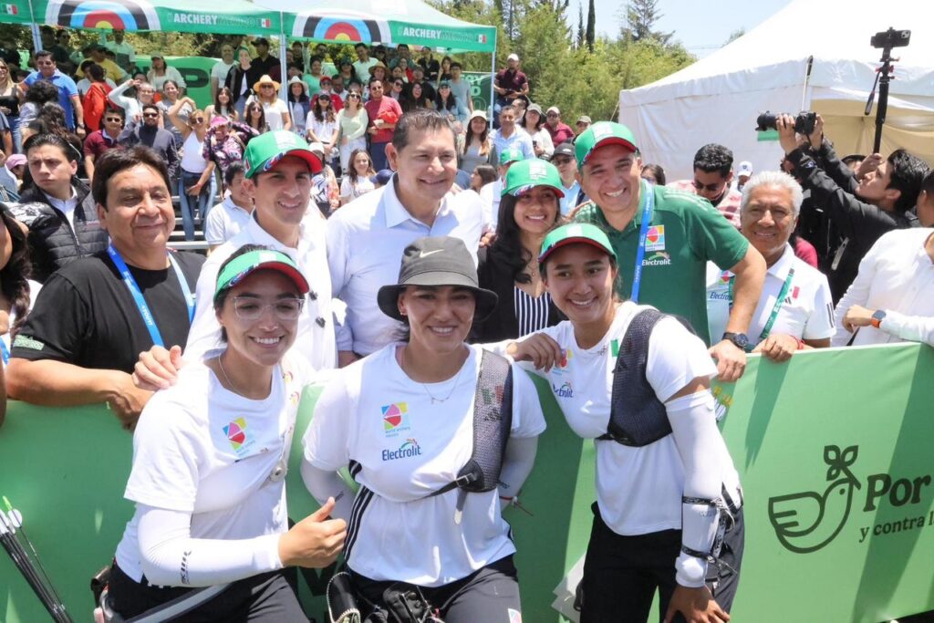 GOBERNADOR ARMENTA MIER Y ROMMEL PACHECO RECORREN MUNDIAL TIRO CON ARCO