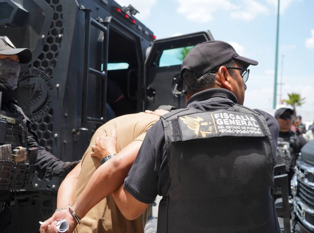SEMAR, SSP Y FGE REALIZAN TRASLADO DE “EL BUKANAS” AL PENAL DE TEPEXI