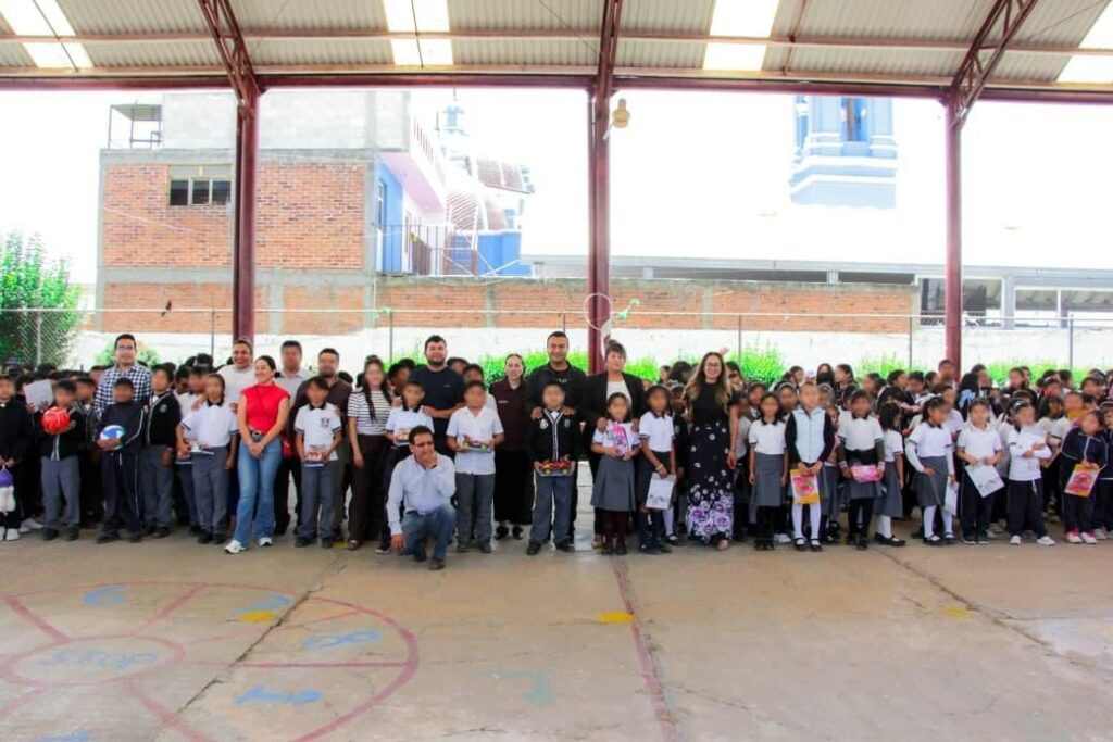 ROBERTO SOLÍS ARRANCA ENTREGA MASIVA Y DIARIA DE JUGUETES PARA LAS NIÑAS Y NIÑOS DE HUEJOTZINGO