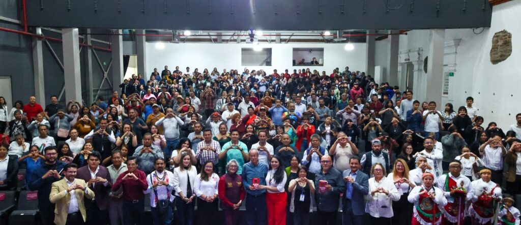 Impulsan Tonantzin Fernández y Fritz Glockner la lectura en San Pedro Cholula