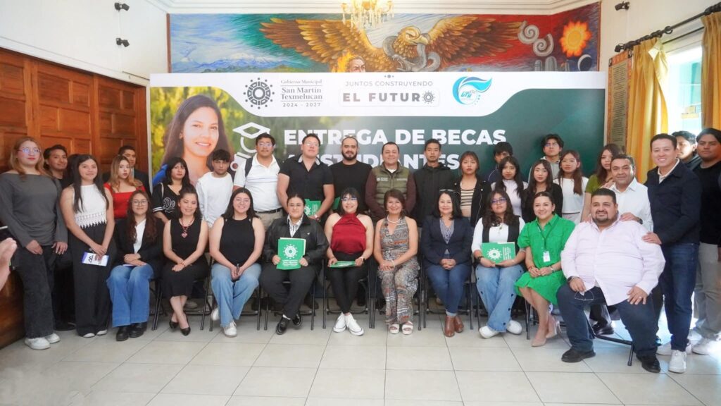Reciben becas del 100% estudiantes de UTH por destacado desempeño académico