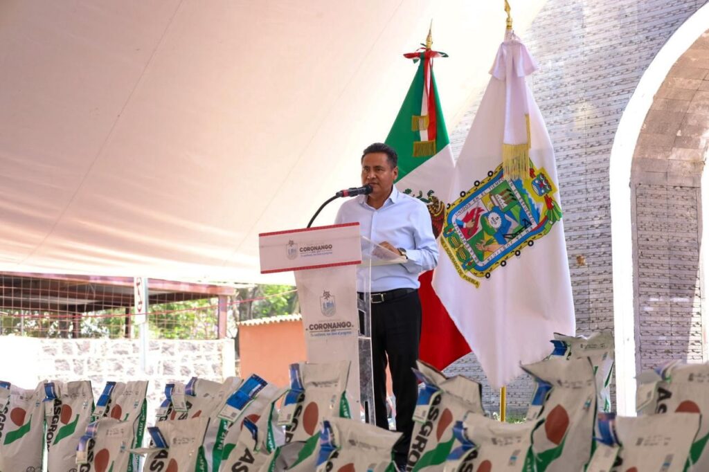 Con entrega de semilla de maíz, Armando Aguirre fortalece el campo de Coronango