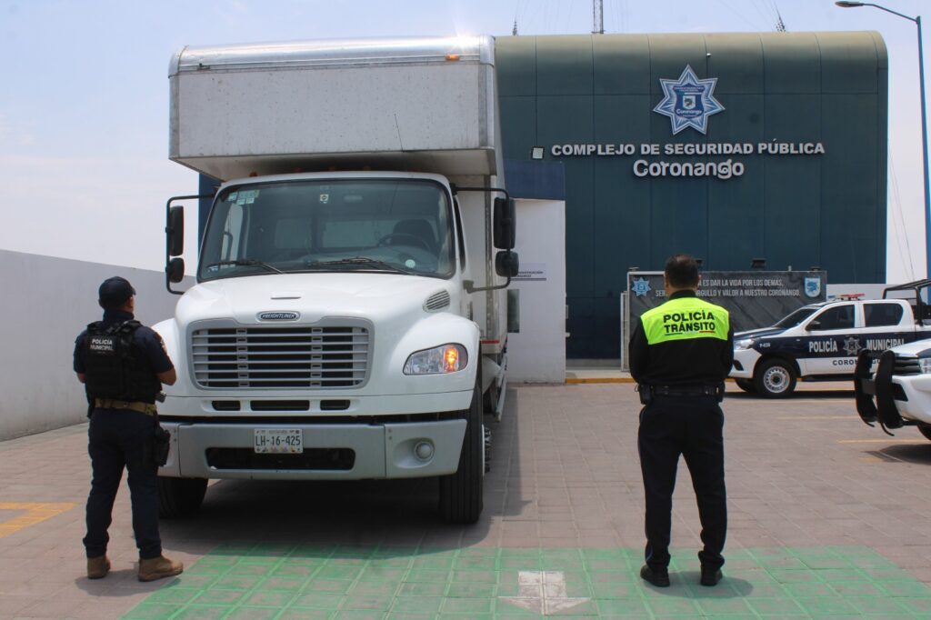 Respuesta oportuna de policías de Coronango evita robo de tractocamión en la México-Puebla