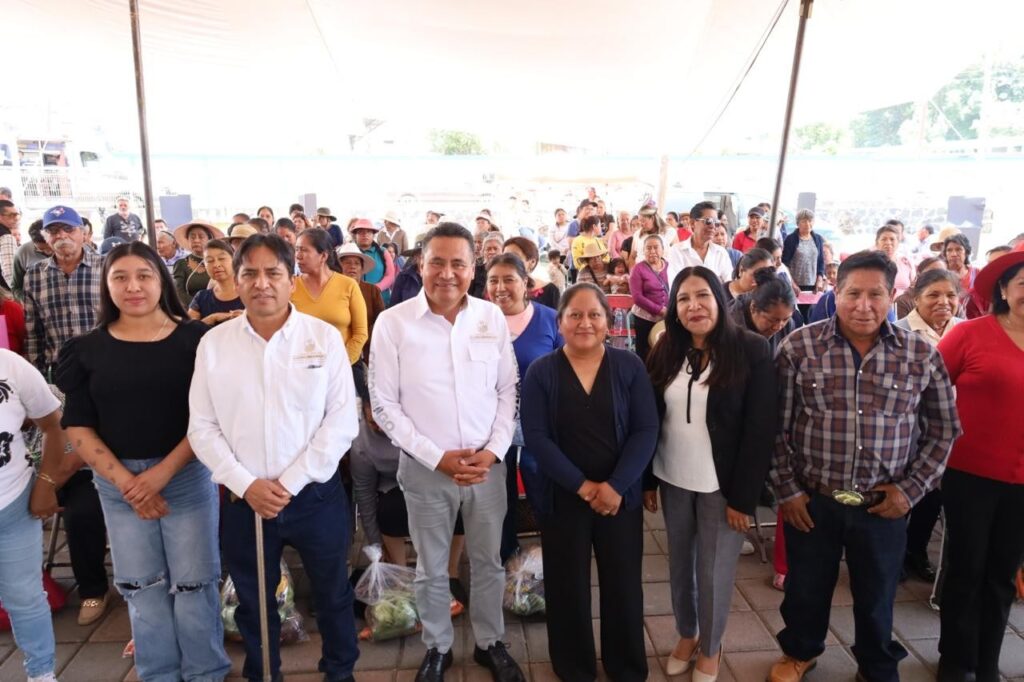 Lleva Armando Aguirre apoyos y servicios a habitantes de San Martín Zoquiapan