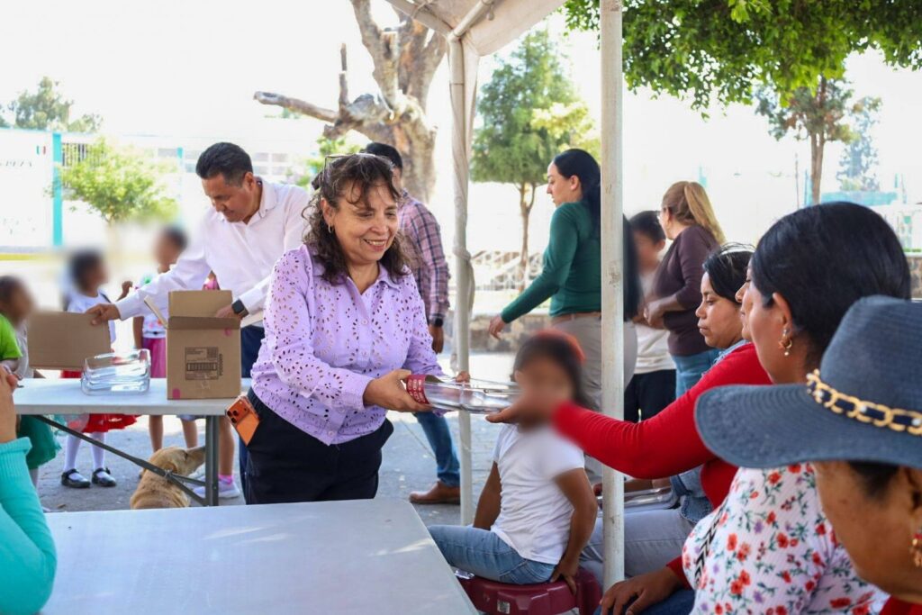 Celebran Día de las Madres con comunidad DIF en San Francisco Ocotlán