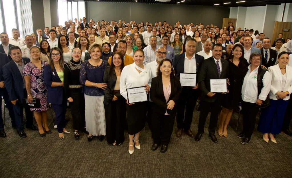 Maestros y maestras, pilares de la transformación educativa y social en Puebla: Laura Artemisa