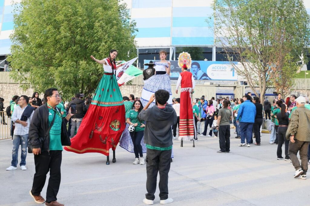 MILES DE FAMILIAS DISFRUTAN DE FIESTA MUNDIALISTA EN PUEBLA; UN ÉXITO LA VERBENA POPULAR