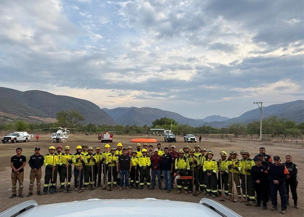 GOBIERNO DEL ESTADO CONTINÚA COMBATE DE INCENDIO EN LA MIXTECA