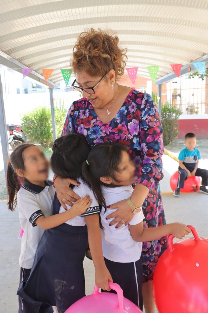 DIF Cuautlancingo lleva alegría a niñas y niños del municipio por el Día de la Niñez