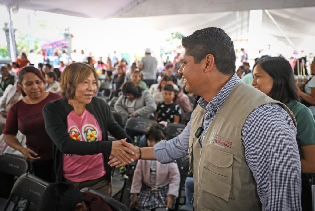 Encabezan Omar Muñoz y Tere Alfaro festejo por el Día de las Madres en Cuautlancingo