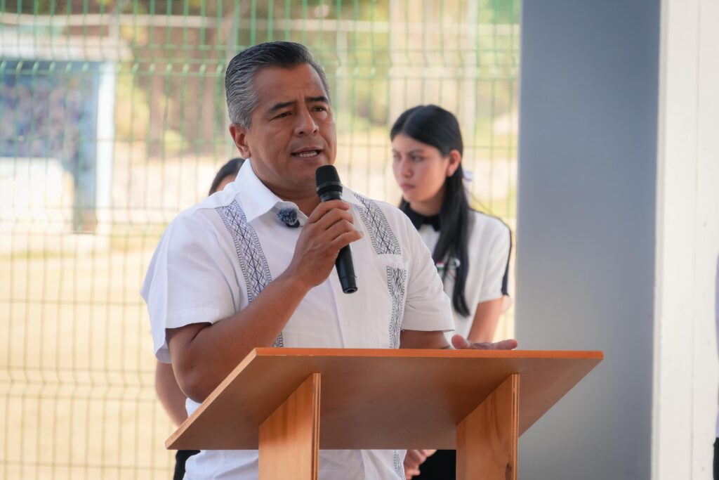 Ray Cuautli inaugura obra comunitaria en bachillerato de Cholula