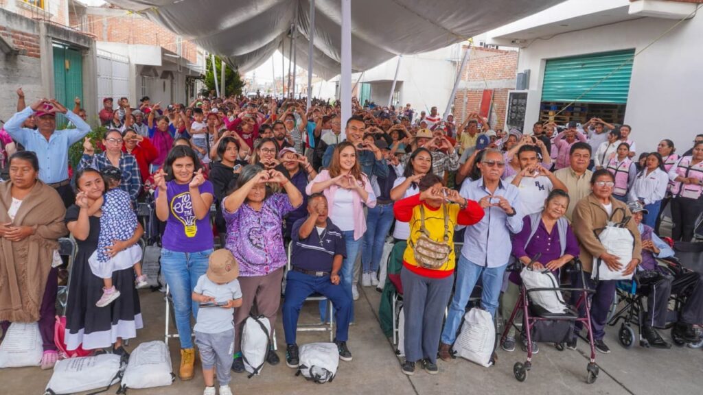 ROBERTO SOLÍS Y SHAMY SPEZIA FORTALECEN LA ATENCIÓN A PERSONAS VULNERABLES CON ENTREGA DE DESPENSAS EN HUEJOTZINGO