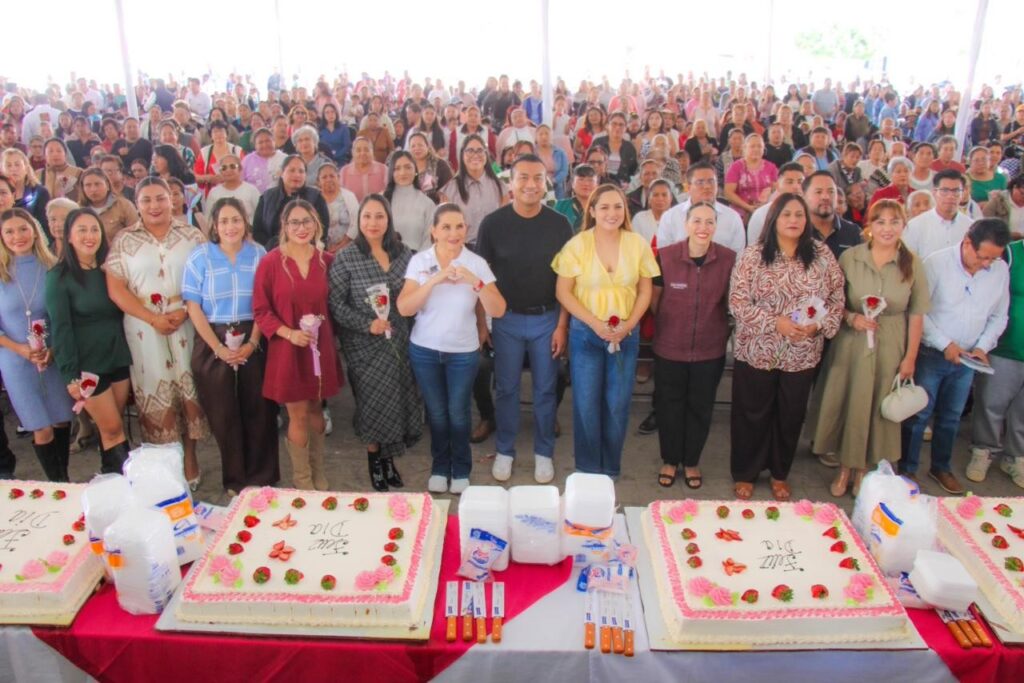 Roberto Solís y Shamy Spezia encabezaron magno festejo del día de las madres; reúnen a más de 3 mil mamás de Huejotzingo