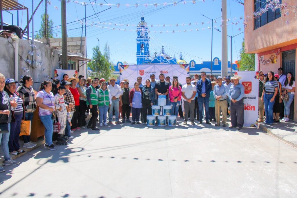 IMPULSA ROBERTO SOLÍS EL EMBELLECIMIENTO DE SAN MATEO CAPULTITLÁN CON PINTADO DE GUARNICIONES Y PASOS PEATONALES