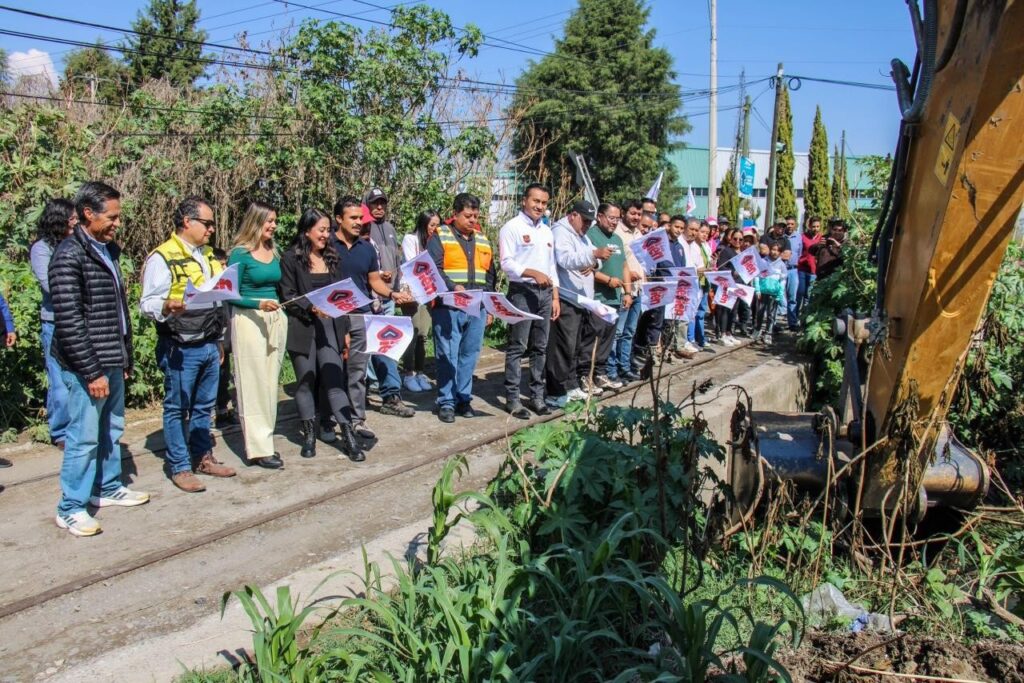 EL GOBERNADOR ALEJANDRO ARMENTA Y ROBERTO SOLÍS HACEN EQUIPO Y LE ENTRAN AL RESCATE DEL RÍO XOPANAC: INICIAN TRABAJOS DE DESAZOLVE EN XALMIMILULCO