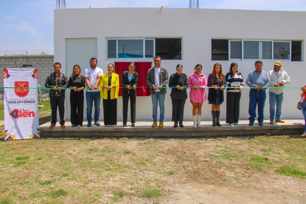 ROBERTO SOLÍS REFUERZA COMPROMISO CON LA EDUCACIÓN; INAUGURA AULA DE USOS MÚLTIPLES EN PRIMARIA DE HUEJOTZINGO