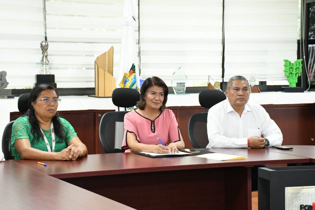 Firma UTH convenio con escuela de negocios IBS Americas