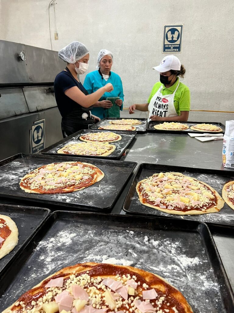 Ofrece UTH taller “Mi primera Pizza” para impulsar el emprendimiento familiar