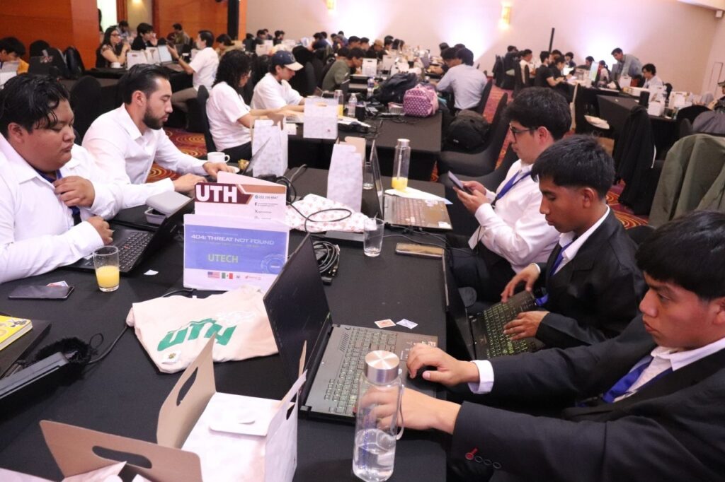 Estudiantes de la UTH Destacan en el Hackatón «404 Threat Not Found» Frente a Instituciones Nacionales