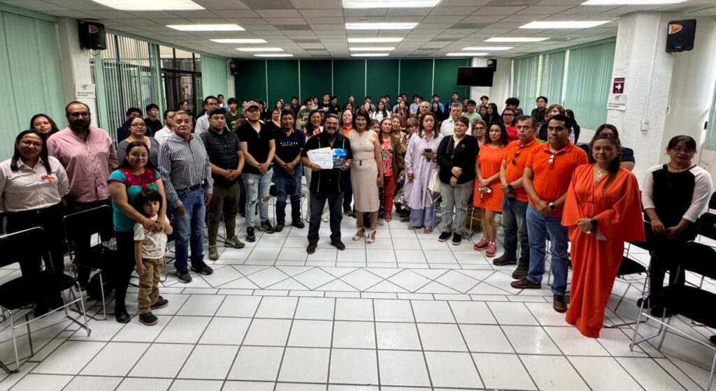 Presentan en UTH libro que resalta memoria histórica de Santa Ana Xalmimilulco