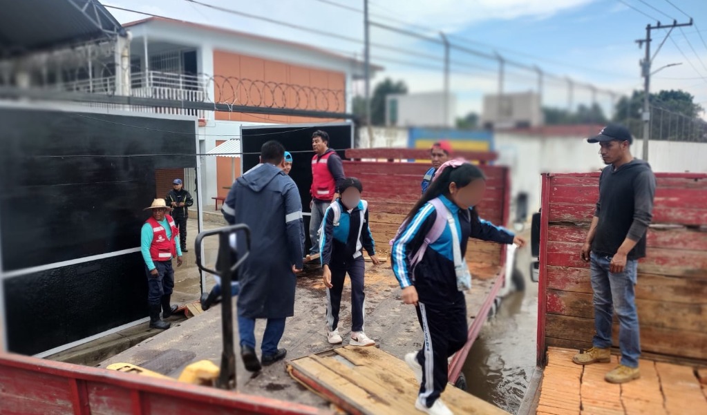 Atienden autoridades de Coronango afectaciones por lluvia en primaria de San Francisco Ocotlán