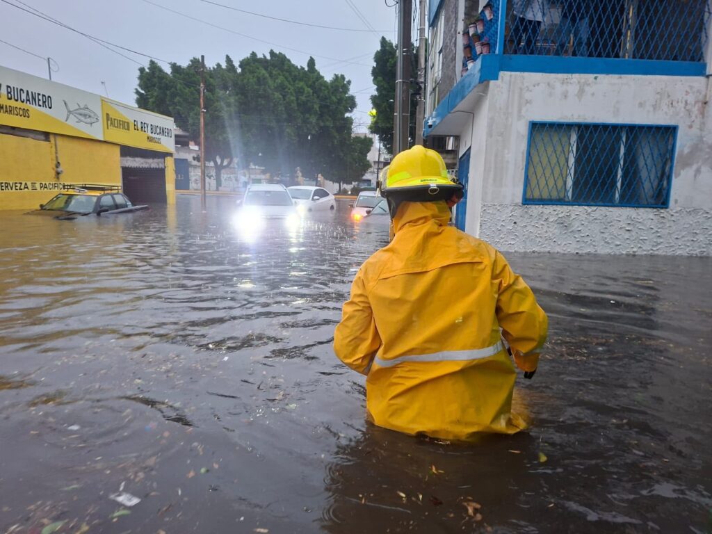 Protección Civil atiende afectaciones por lluvias en zona metropolitana