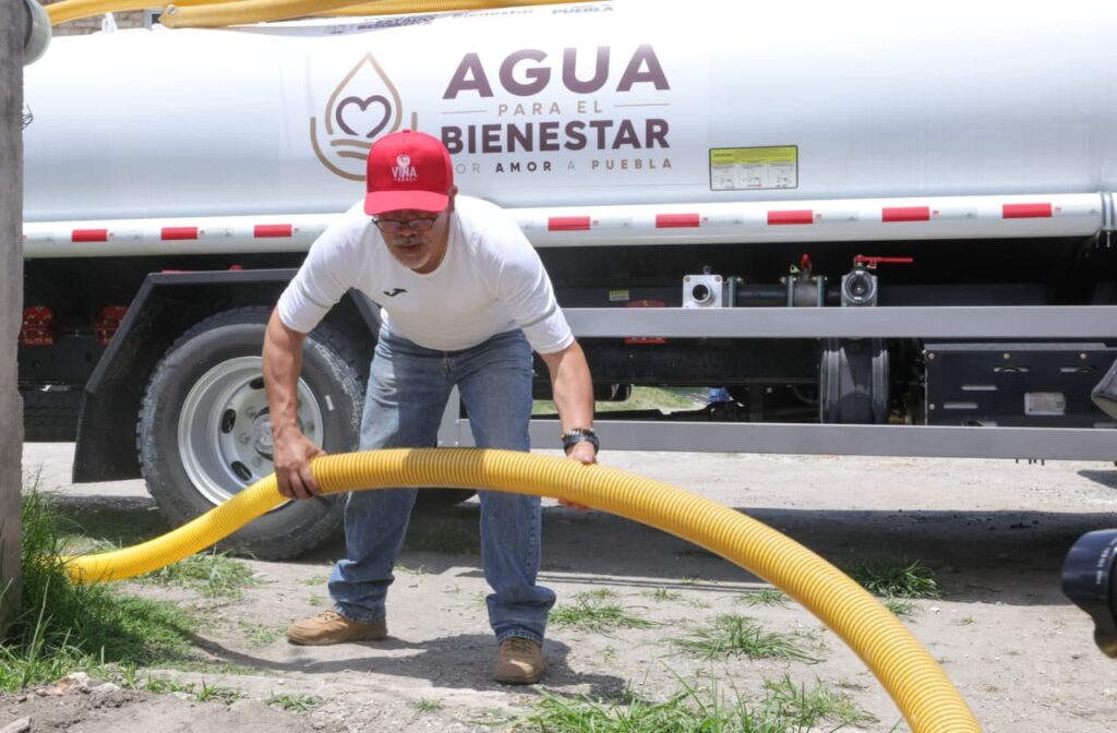 GOBIERNO ESTATAL LLEVA AGUA PARA EL BIENESTAR A COLONIAS CON DESABASTO