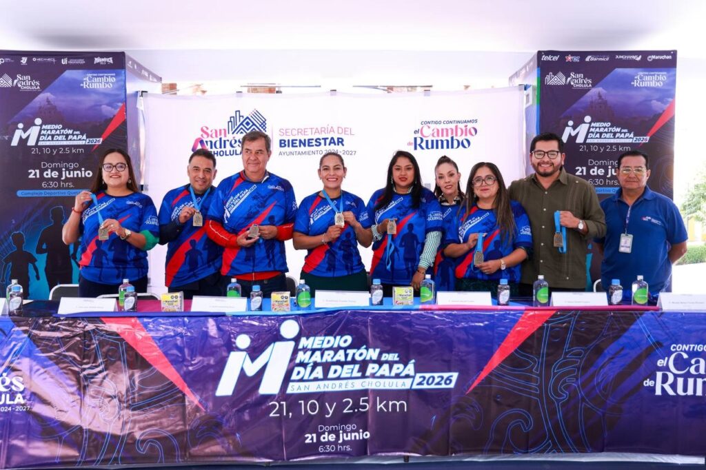 Presenta Lupita Cuautle playera y medalla de la 12ª edición del Medio Maratón del Día del Papá 2026