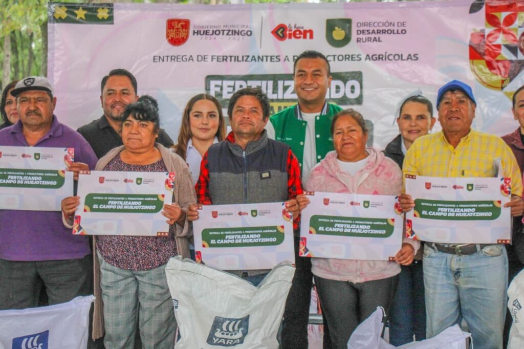 CON ÉXITO TOTAL, ROBERTO SOLÍS CONCLUYE EL PROGRAMA “FERTILIZANDO EL CAMPO DE HUEJOTZINGO”; MÁS DE 2 MIL BENEFICIARIOS EN TODO EL MUNICIPIO