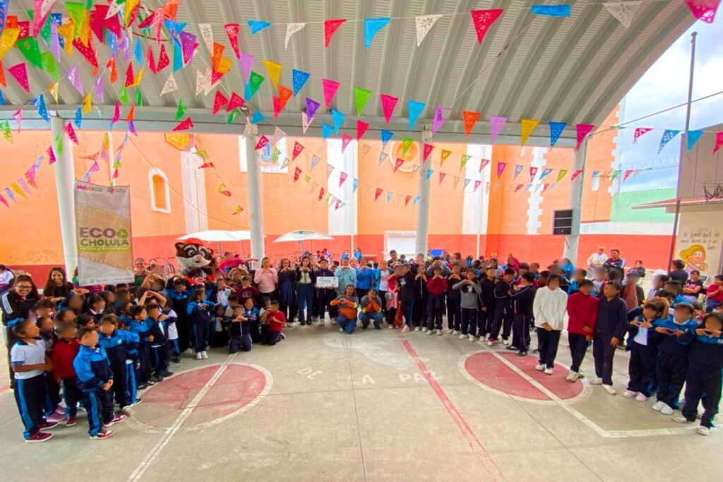 Organismo de Limpia y Gobierno de Tonantzin Fernández premian esfuerzo académico en Acuexcomac