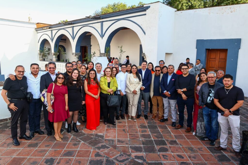 Tonantzin Fernández reconoce a Eduardo Luna por proyectar a Cholula en la gastronomía mundial