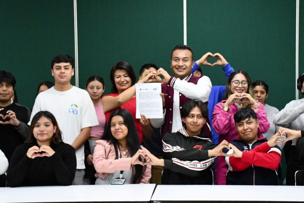 UTH y Ayuntamiento de Huejotzingo garantizan titulación gratuita para 100 estudiantes