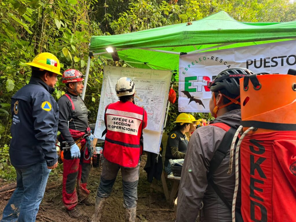 Tras cuatro días de labores, gobierno estatal localiza tres cuerpos extraviados en Chichicazapan