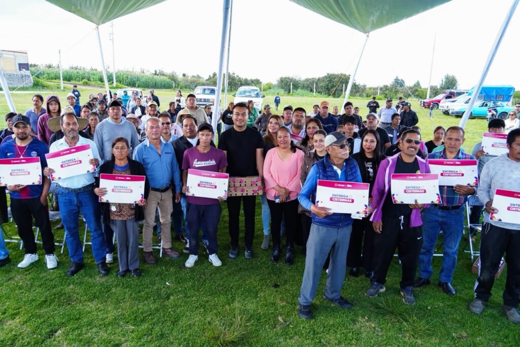 ROBERTO SOLÍS DOTA DE CISTERNAS A PRODUCTORES DE BERRIES EN SAN DIEGO BUENAVISTA; BENEFICIARÁ A 45 FAMILIAS