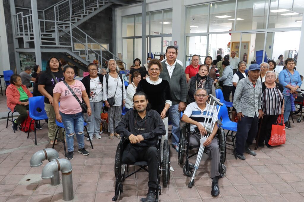Entrega SMDIF aparatos funcionales para mejorar calidad de vida