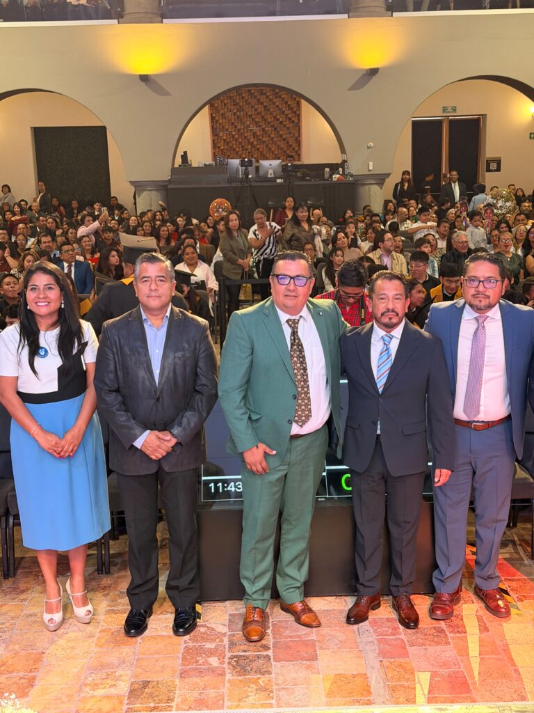 Ray Cuautli reconoce el esfuerzo de estudiantes durante graduación de la Escuela Secundaria “Blandina Torres de Marín”