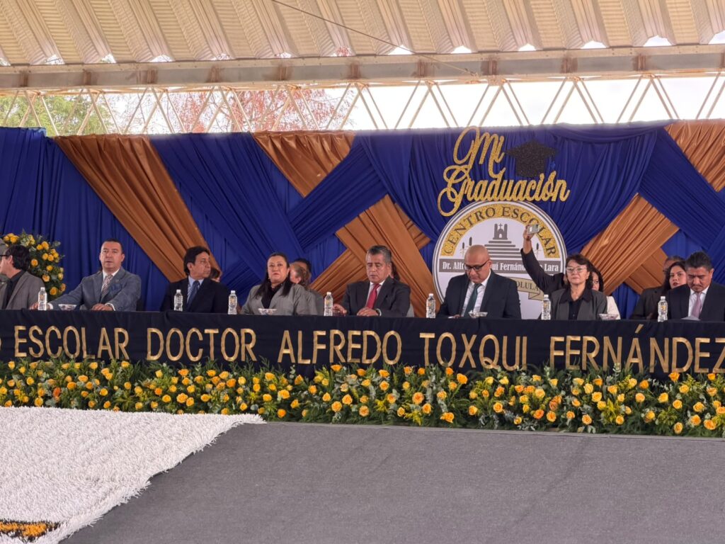 Ray Cuautli asiste en representación del Gobernador Alejandro Armenta a ceremonia de graduación del CEDAT