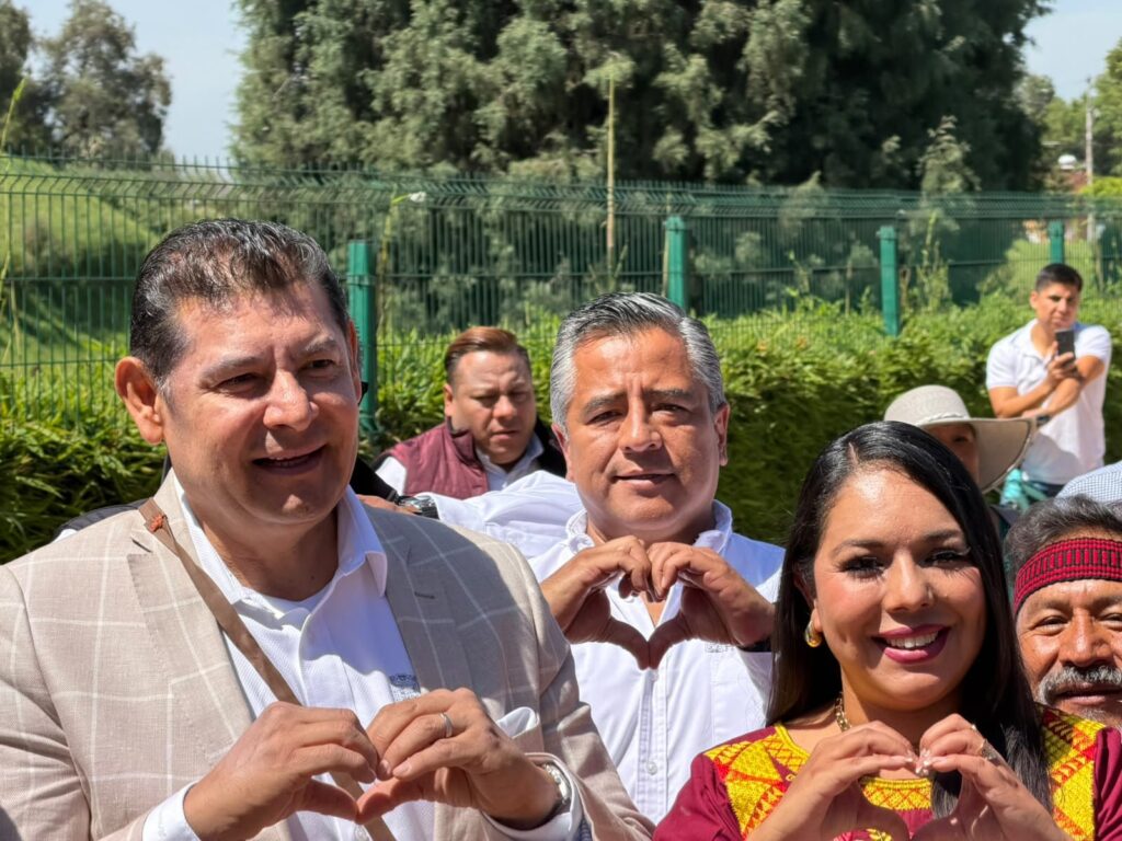 Gobernador Alejandro Armenta encabeza entrega de apoyos del Programa de Obra Comunitaria en la Microrregión 18, Cholula