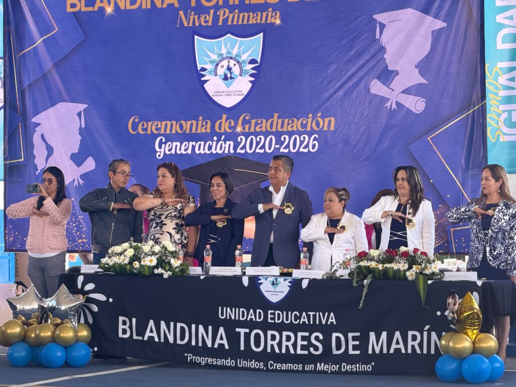 Ray Cuautli apadrina generación de preescolar en la Escuela Blandina Torres de Marín