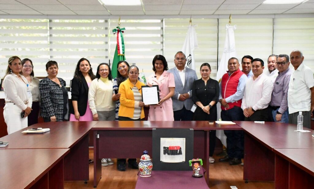 Firma la UTH convenio con Test Technology para impulsar educación dual y empleo