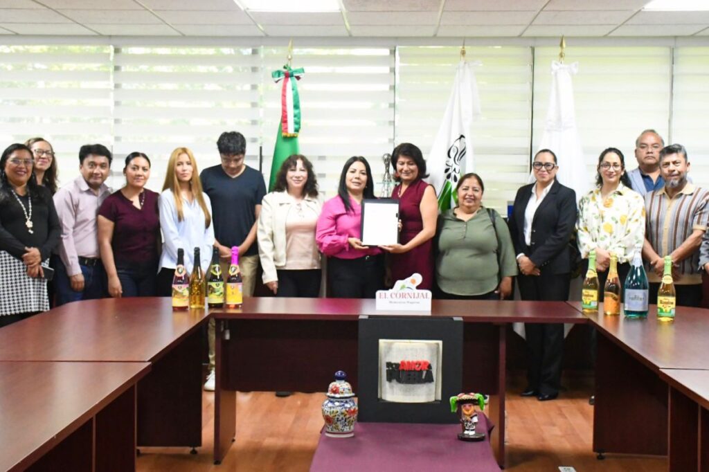 Firman UTH y CANIRAC convenio que impulsa la profesionalización y comercio local