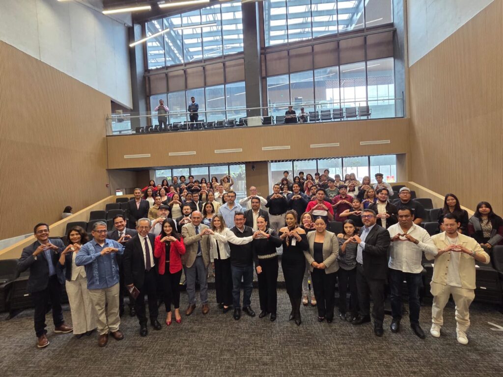Estudiantes de UTH complementan su formación teórica-práctica en conferencia especializada en cooperativas.