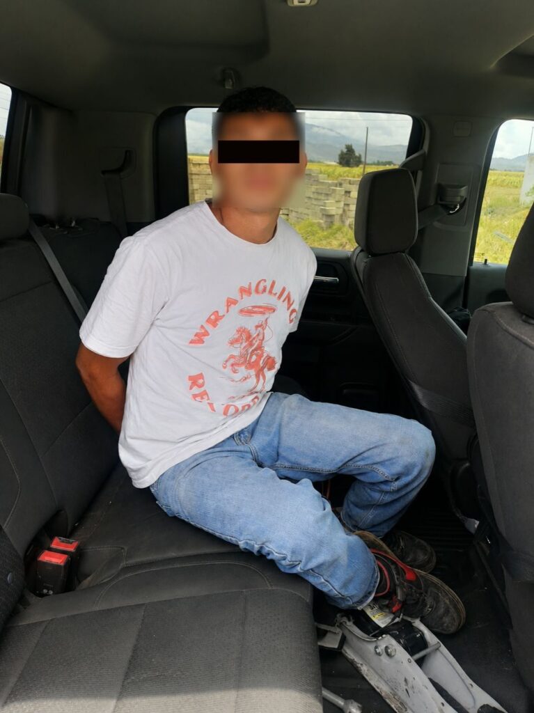 Guardia Nacional y Ejército Mexicano en coordinación con la Armada, Secretaría de Seguridad y Protección Ciudadana, Fiscalía General de la República detuvieron a dos personas y aseguraron un vehículo con reporte de robo en el municipio de Esperanza, Pue.