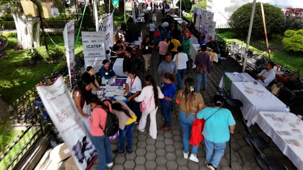 En Huauchinango, Gobierno del Estado, MARINA y DEFENSA brindan atenciones médicas y labor social