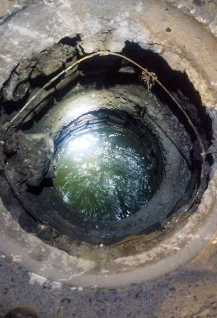 SOSAPACH atiende de manera inmediata fuega en la red de distribución de agua potable en el Barrio de Santiago Mixquitla