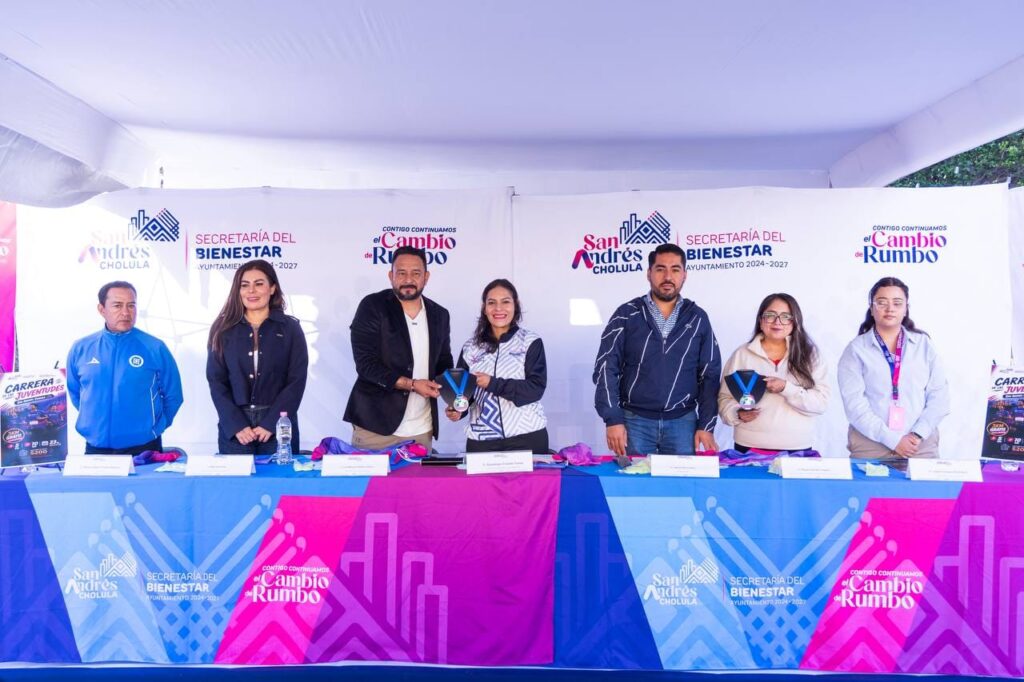 Presenta Lupita Cuautle playera y medalla de la carrera «Corre por las Juventudes 2026»