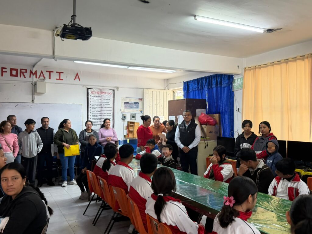 Obra Comunitaria fortalece la educación en San Andrés Cholula con equipo de cómputo para estudiantes